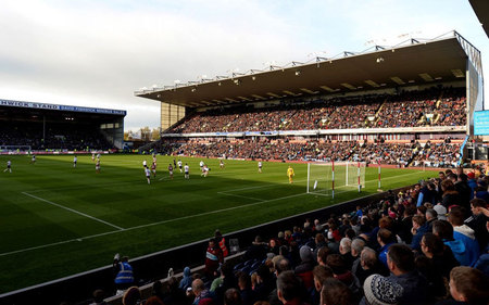 CBA杯“山东德比”裁判频繁纵容大动作引热议！媒体人质疑不作为