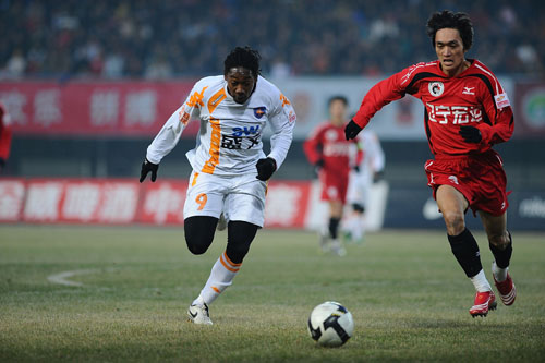 罗体：卡塔尔迪右小腿肌肉拉伤，预计缺阵20天左右