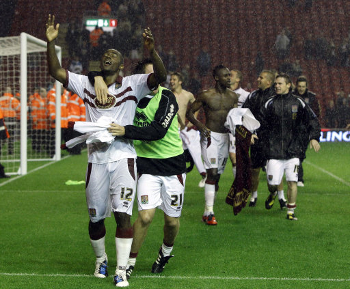 开拓者替补中锋投射出色，但防守和篮板表现令人堪忧